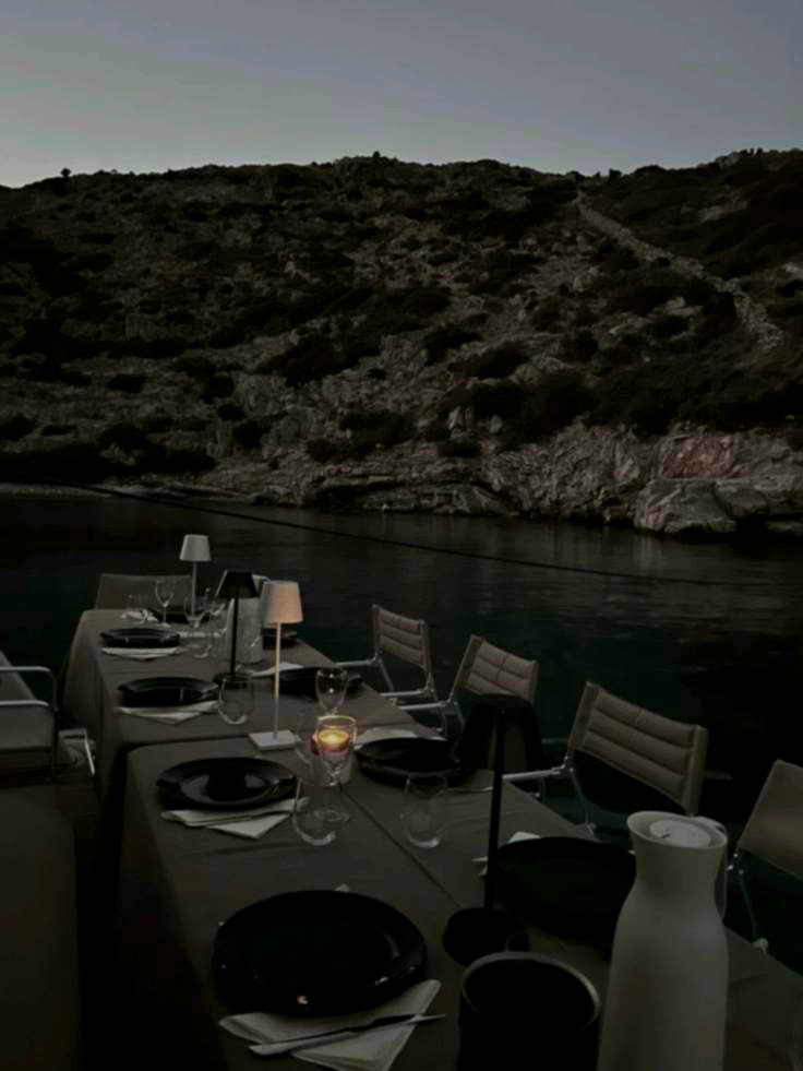 Dîner sur yacht — Maison Chalambert